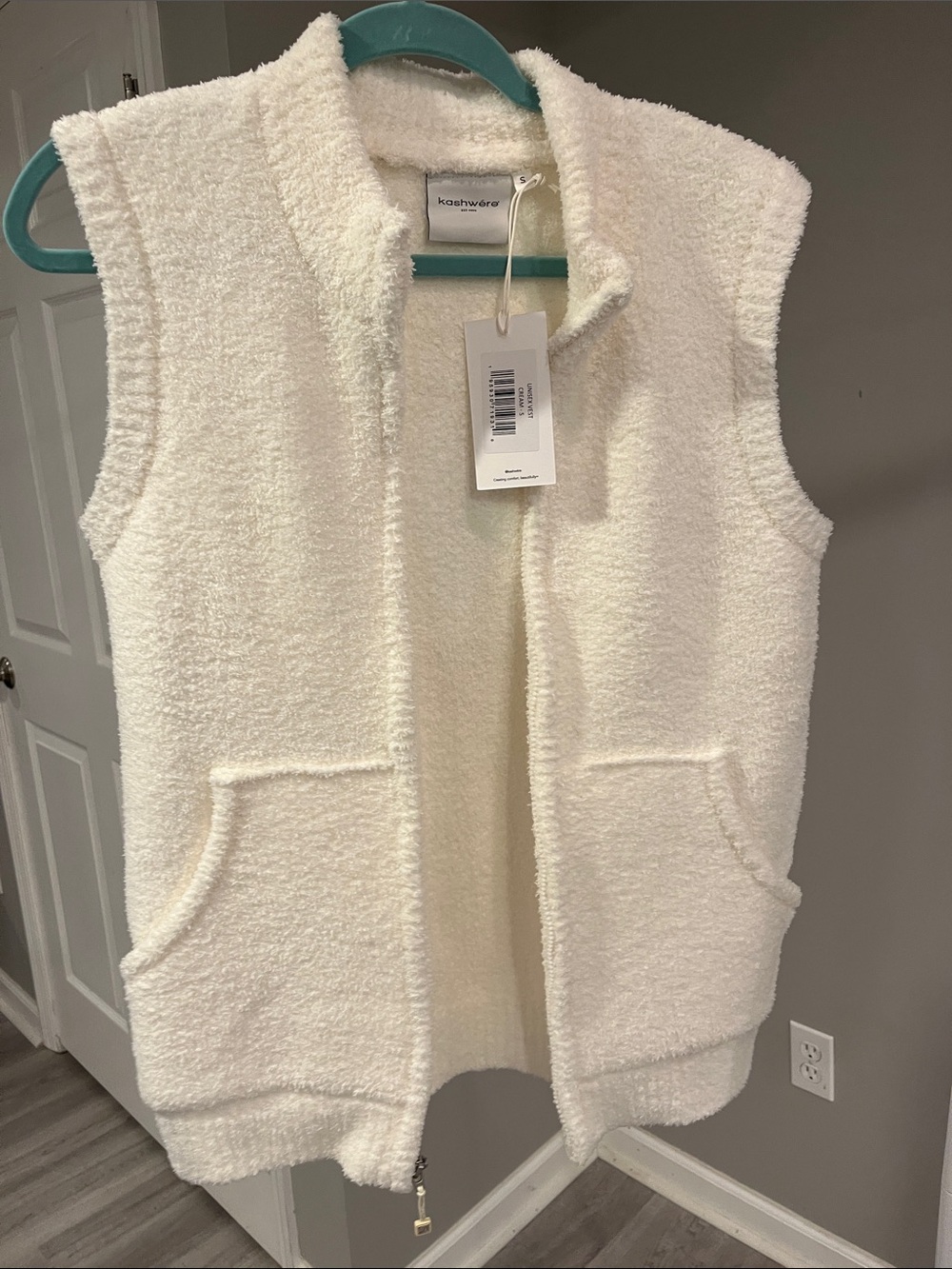 Cozy Cream Bouclé Sleeveless Zip Vest